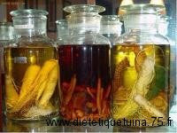 Maceration de ginseng Ginseng macérant dans de l'alcool