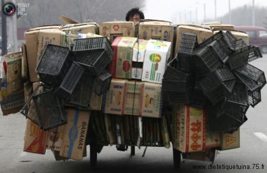 Tricycle chinois: est ce l'arrière ou le devant ? Enorme tricycle chinois