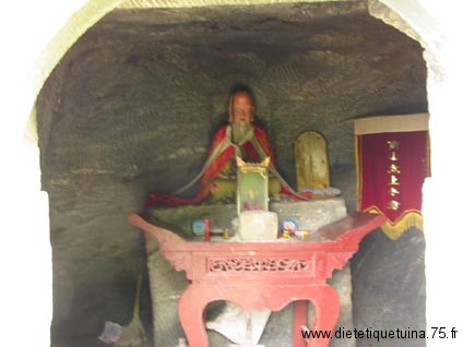 Intérieur du petit temple Intérieur d'un petit temple taoïste